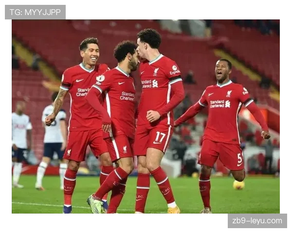 英超球星情侣场外甜蜜互动，浪漫故事引爆球迷热议