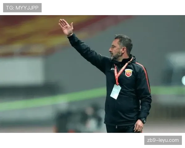 教练战术智慧彰显指挥风采,球队表现稳步提升 教练战术智慧彰显指挥风采,球队表现稳步提升