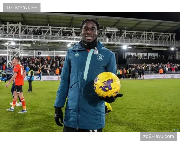 卢顿城逆袭英超,小球队书写奇迹篇章,状态回暖引球迷热盼 卢顿城逆袭英超,小球队书写奇迹篇章,状态回暖引球迷热盼