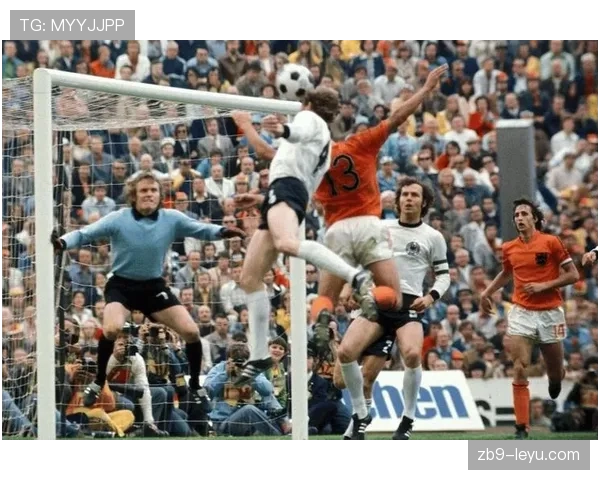 贝肯鲍尔经典对决重现，传奇荣耀与激情再燃绿茵场