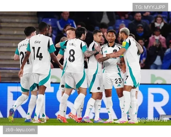 德甲收官在即:欧战席位争夺进入白热化,多队上演冲刺好戏 德甲收官在即:欧战席位争夺进入白热化,多队上演冲刺好戏