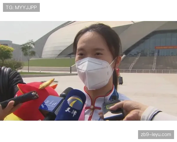 朱雪莹一笑我就慌了，运动装里居然藏着让人无语的贵气